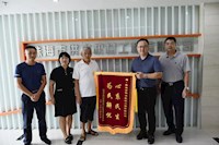 搶修污水管為民解憂，居民夸贊送錦旗