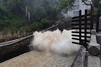 暴雨傾城，水控人冒雨排澇保暢通，守土盡責(zé)保供水安全！